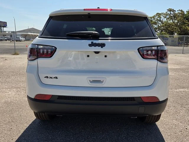 New 2026 Bright White Clear-Coat Exterior Paint Jeep Latitude image 6