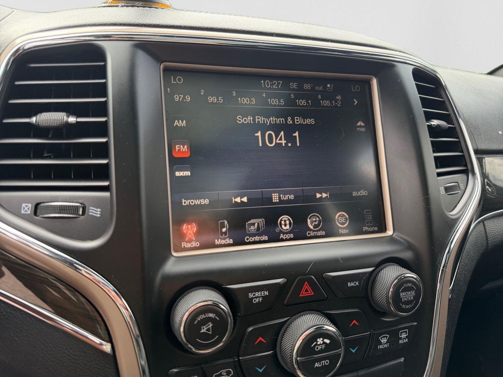 Used 2015 Brilliant Black Crystal Pearlcoat Jeep Overland image 3