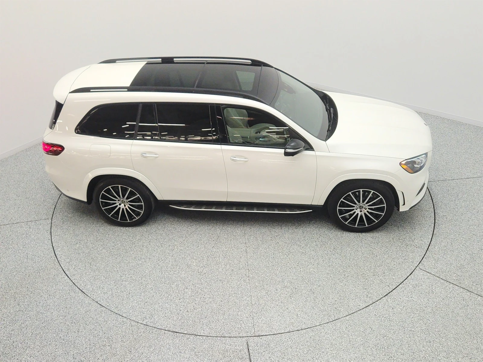 Certified Used 2022 MANUFAKTUR Diamond White Bright Mercedes-Benz GLS 450 4MATIC® SUV image 25