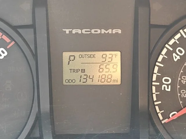 Used 2017  Toyota SR image 11