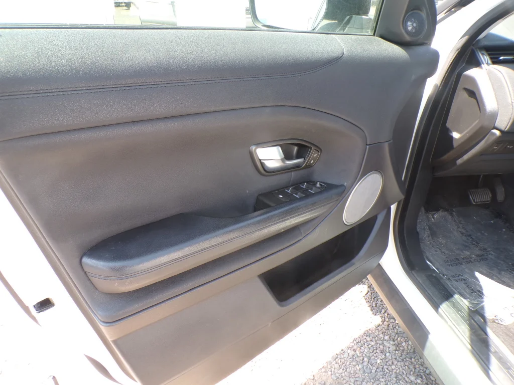 Used 2018 Fuji White Land Rover SE image 13