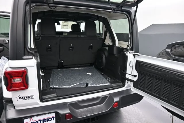 New 2026 Bright White Clear-Coat Exterior Paint Jeep 85th Anniversary Edition image 21