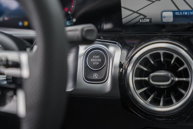 New 2026  Mercedes-Benz GLB 250 image 24