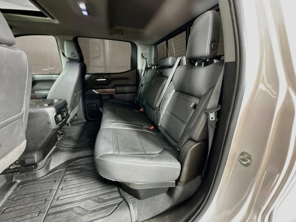 Used 2021 White GMC Denali image 31