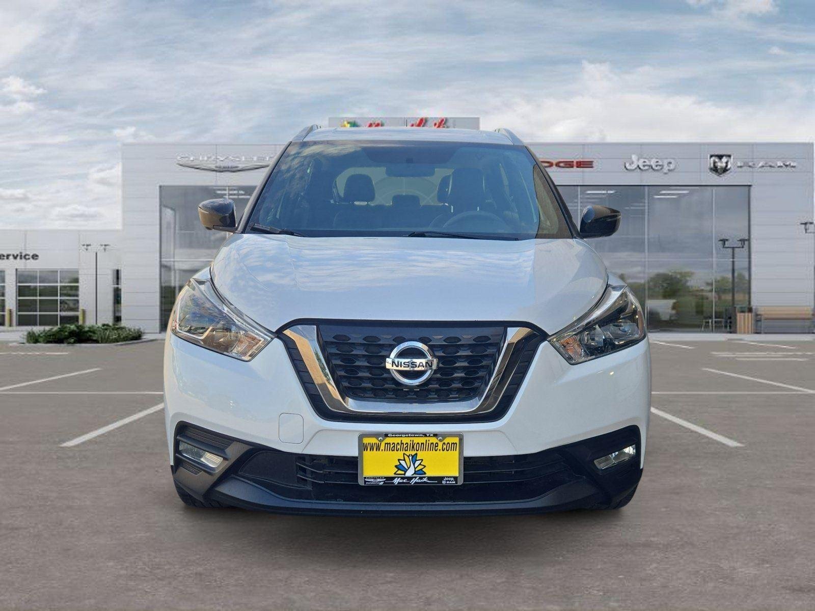 Used 2019 Aspen White Nissan SR image 8