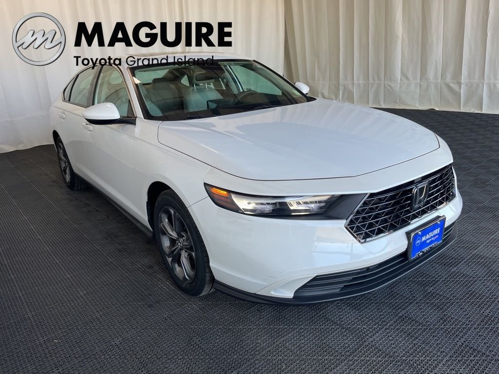 Used 2023 White Honda EX image 32