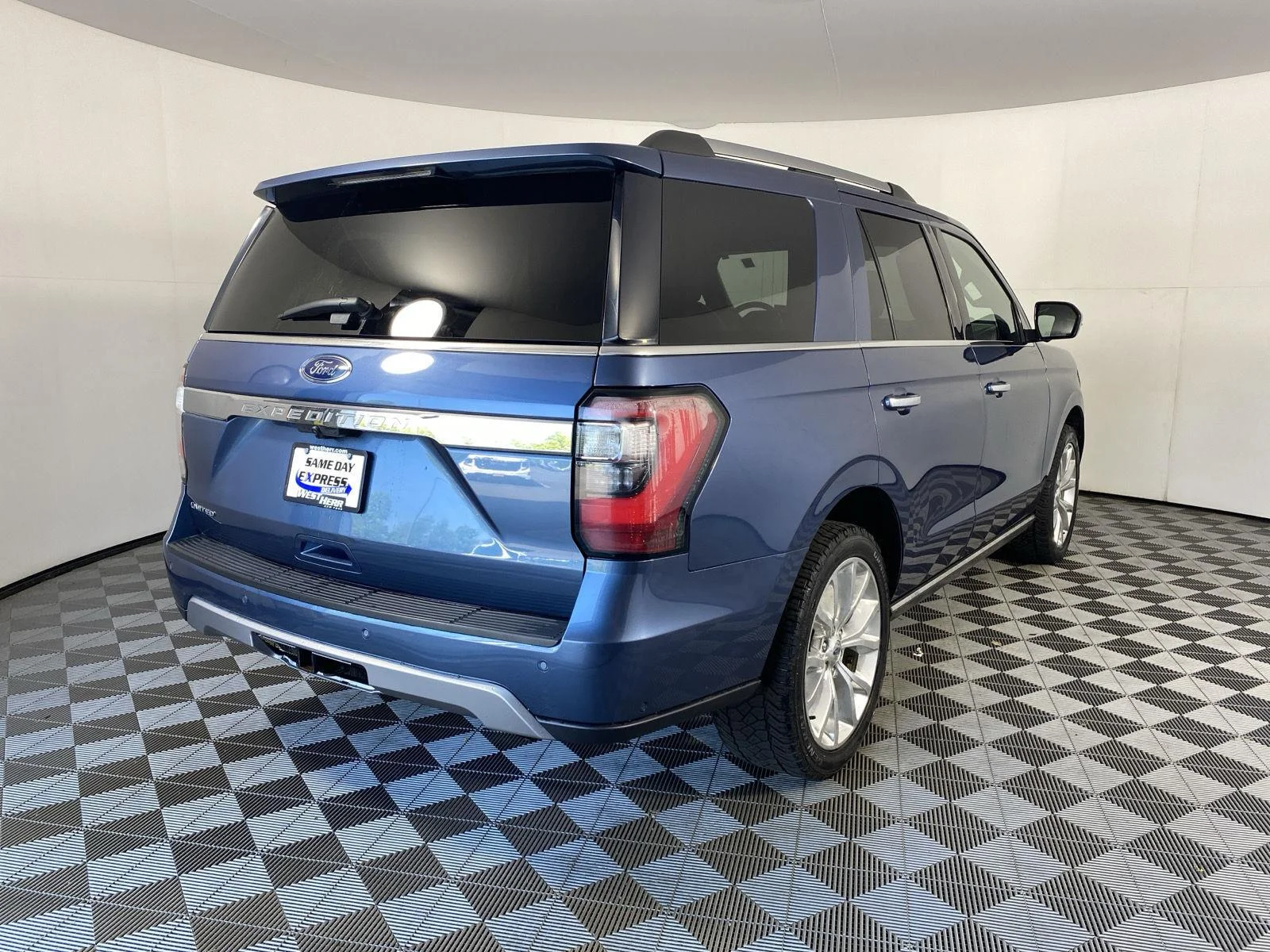 Used 2018 Blue Ford Limited image 9