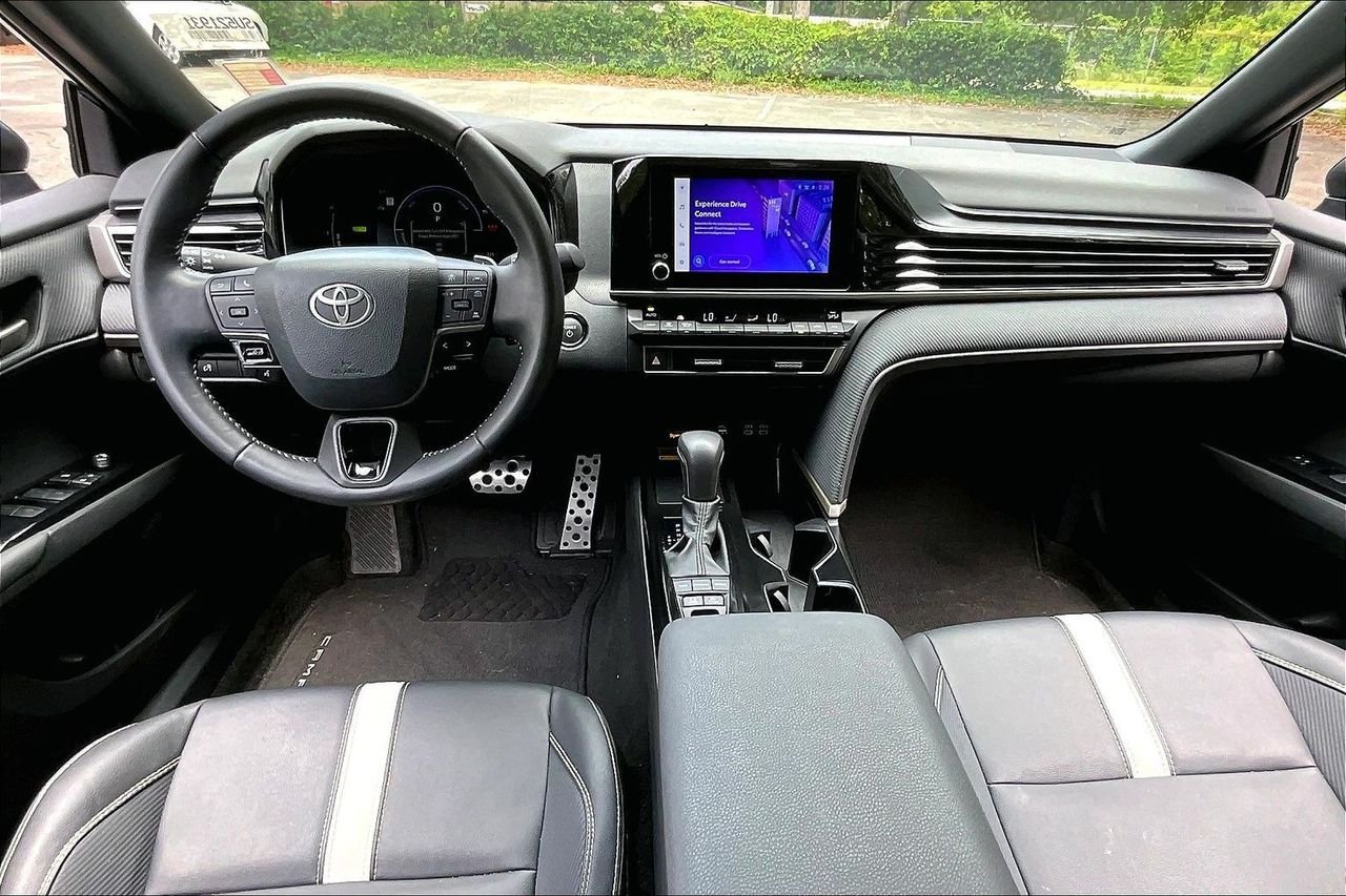 Used 2025  Toyota SE image 7