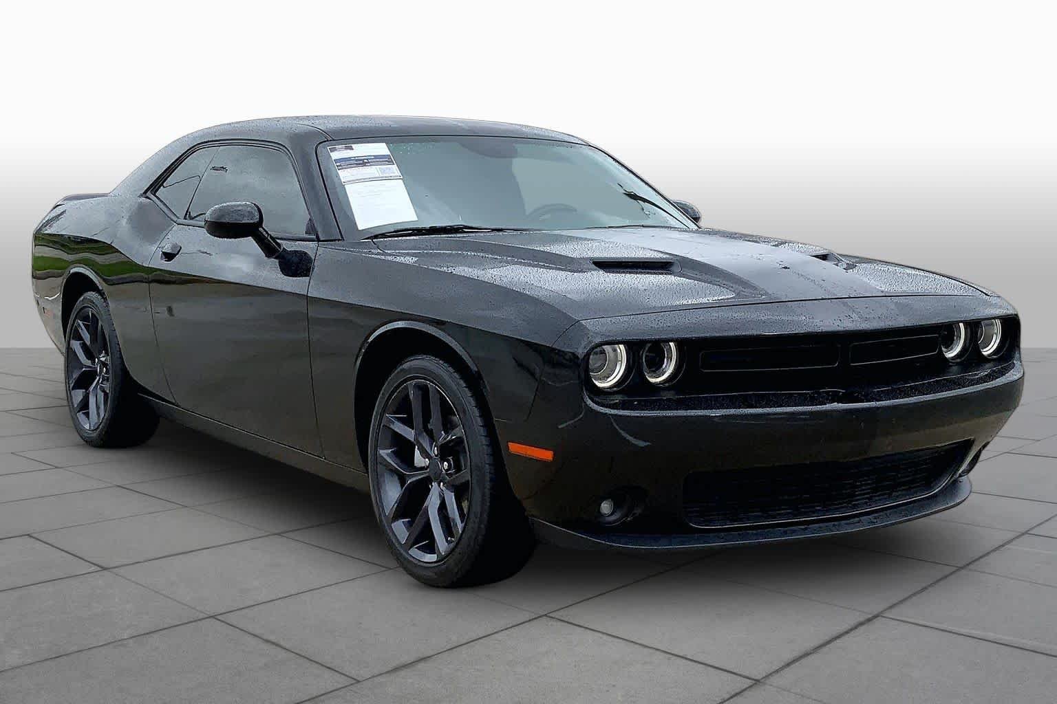 Used 2023 Pitch Black Clearcoat Dodge SXT image 3