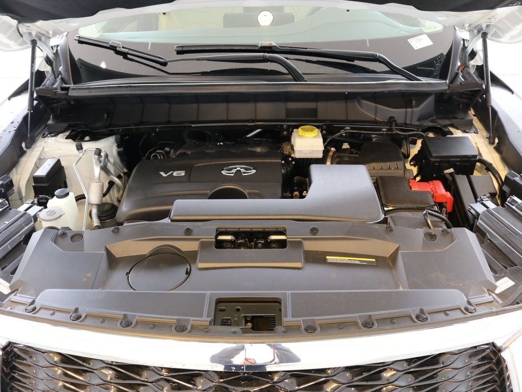 Used 2023 White INFINITI LUXE image 53