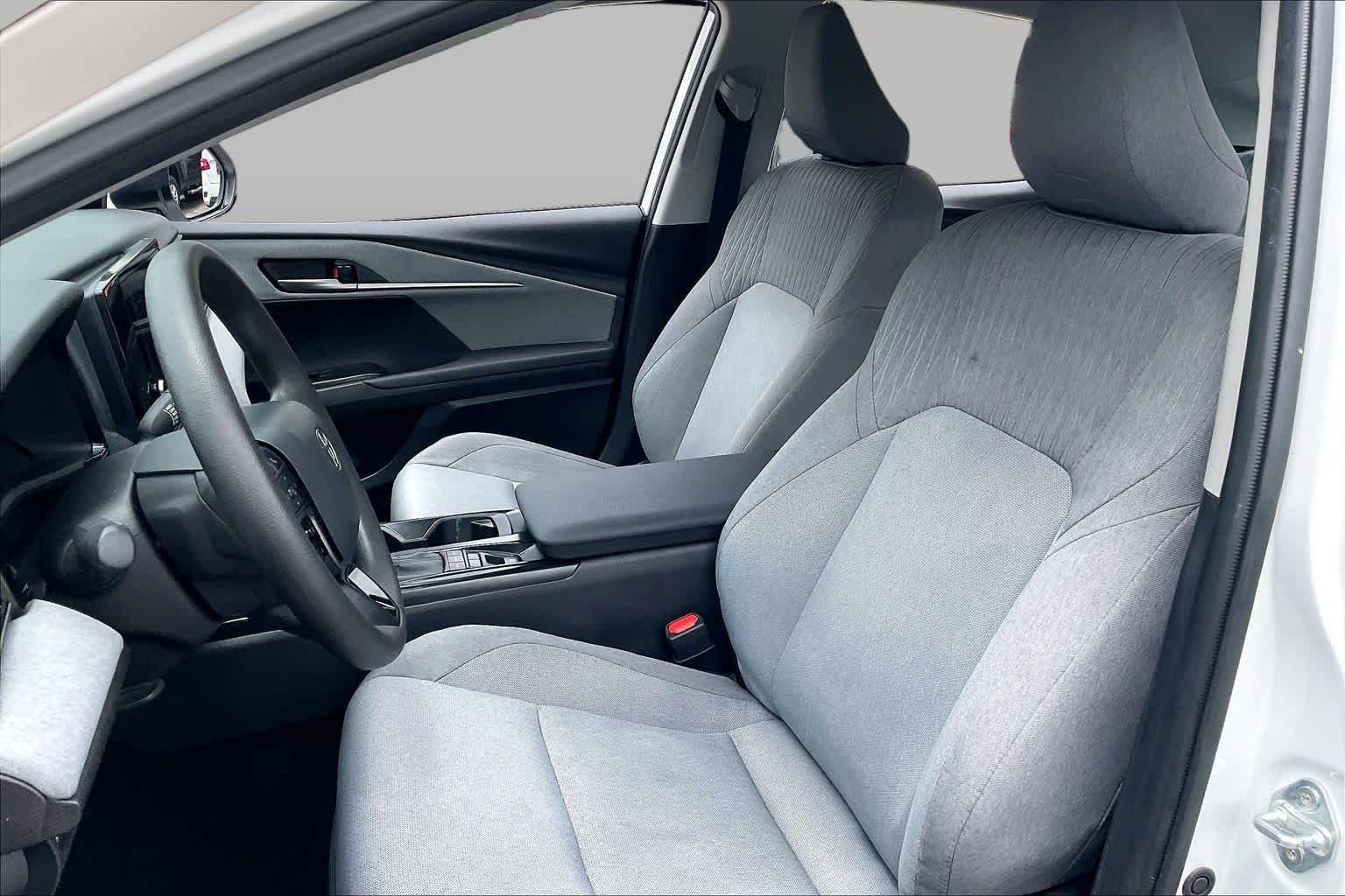 Used 2025 Ice Cap Toyota LE image 8