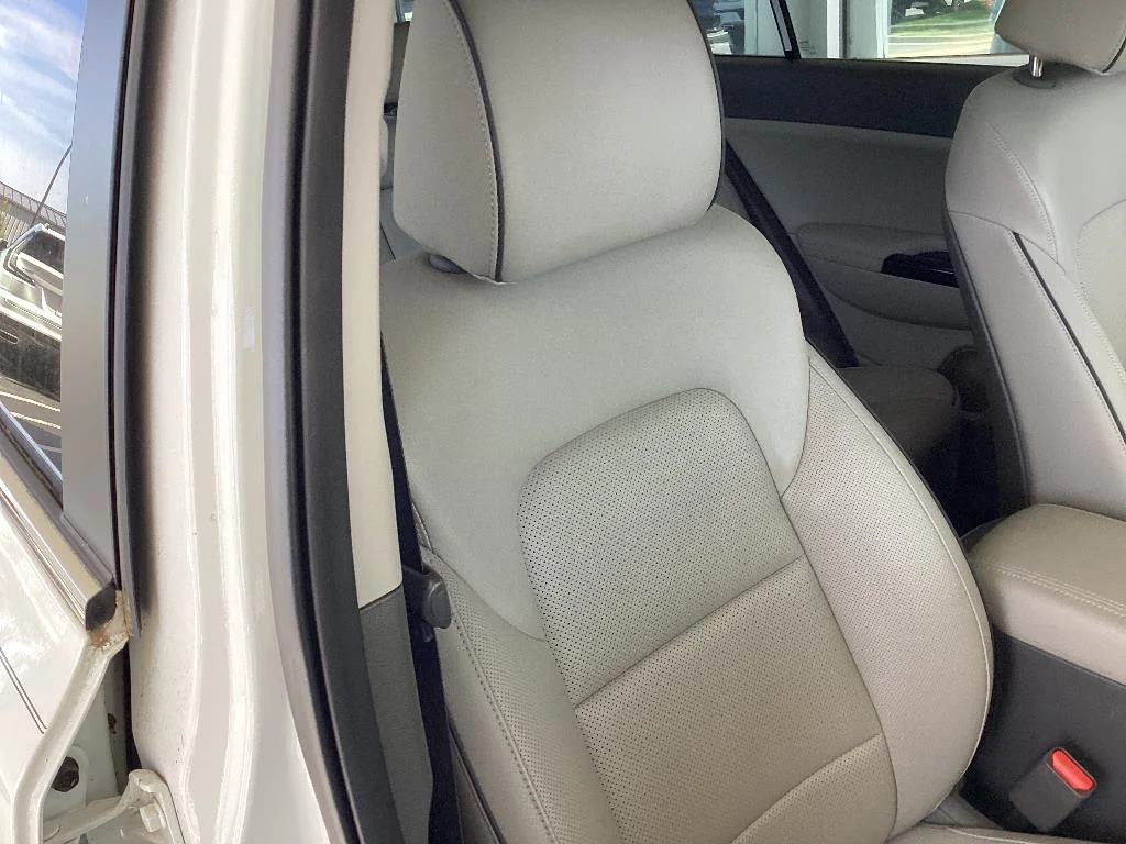 Used 2019 Snow White Pearl Kia EX image 16