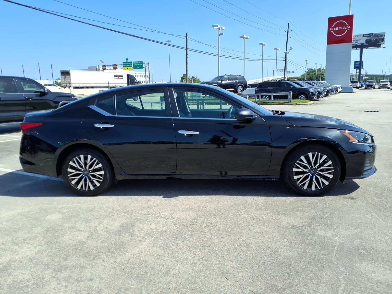 2024 Nissan Altima 2.5 SV Black at Robbins Nissan