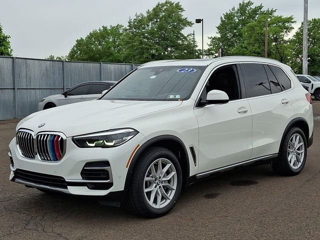 Certified Used 2023 Alpine White BMW xDrive40i image 3