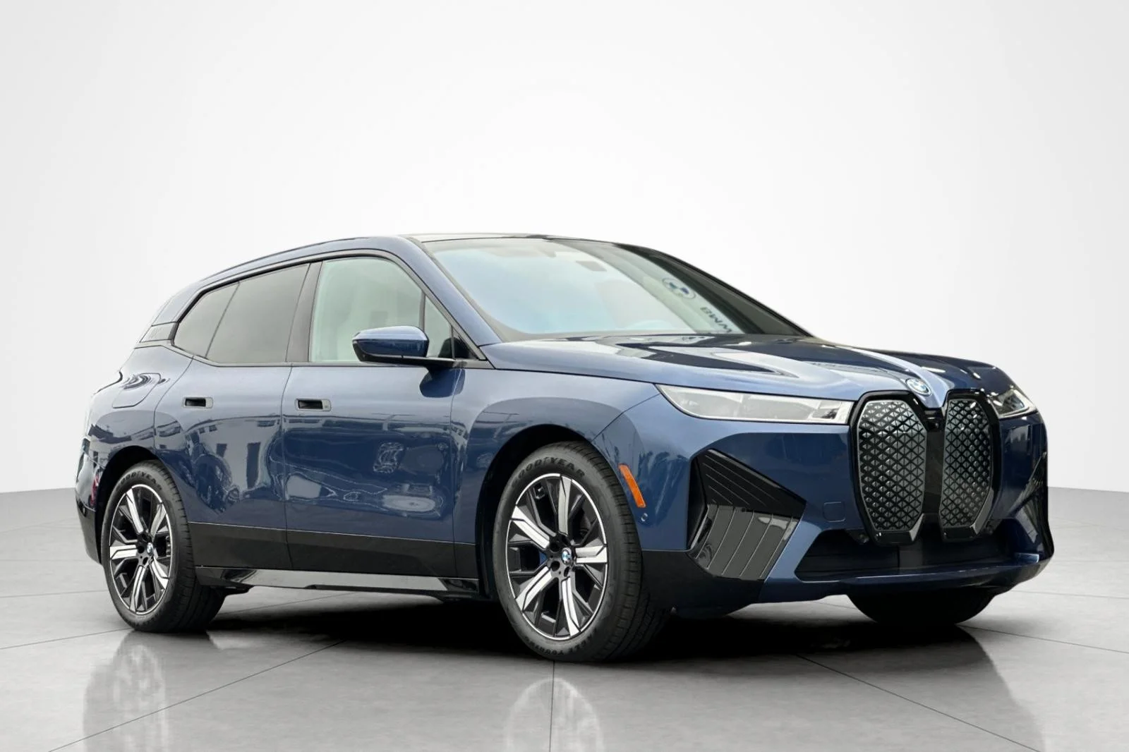 Used 2023 Phytonic Blue Metallic BMW xDrive50 image 7