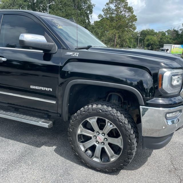 Used 2018 Black GMC SLT image 17