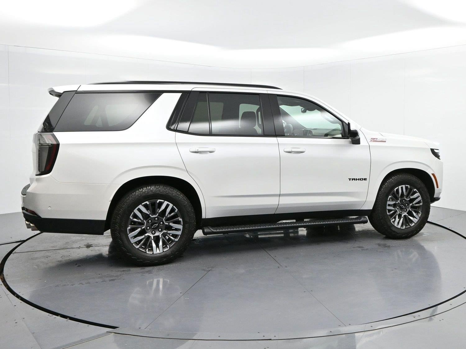 Used 2025 Iridescent Pearl Tricoat Chevrolet Z71 image 8
