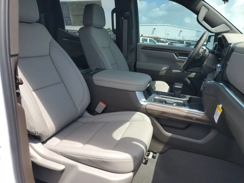 New 2026 Summit White Chevrolet LT image 33