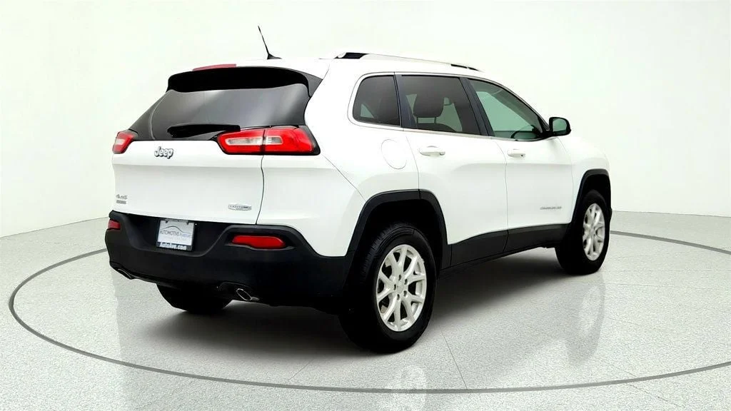 Used 2014 Bright White Clearcoat Jeep 4WD 4dr Latitude w/ 8.4