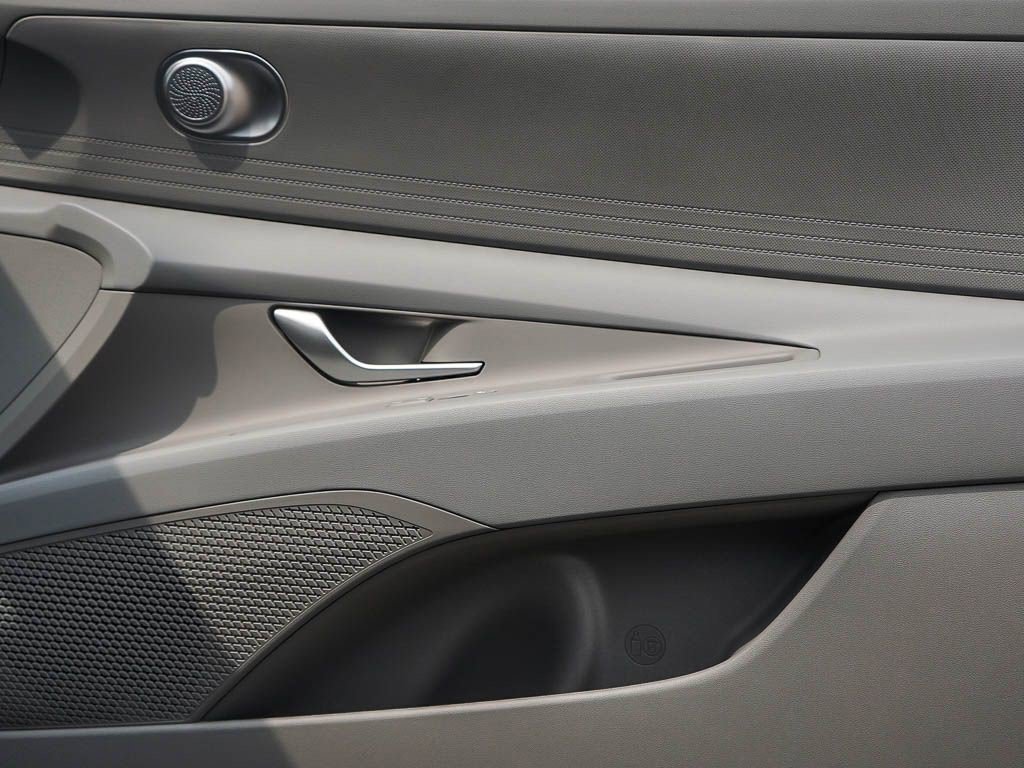 New 2026 Amazon Gray Hyundai SE Sedan FWD image 8