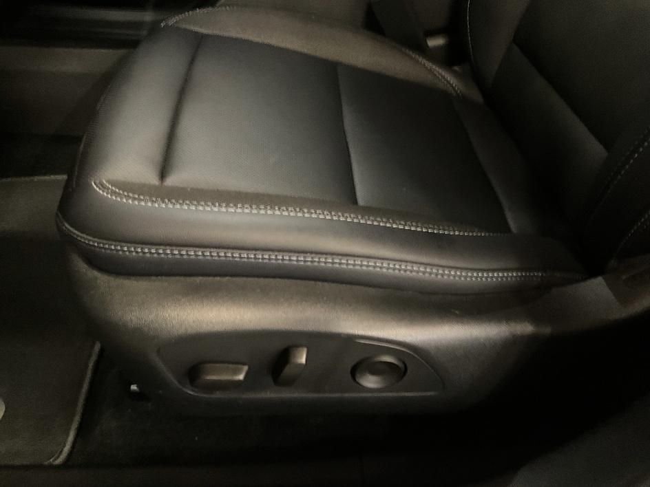 Used 2026 White Chevrolet LT image 17