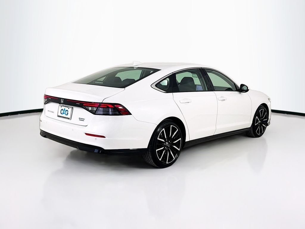 Certified Used 2025 Platinum Honda Touring image 7