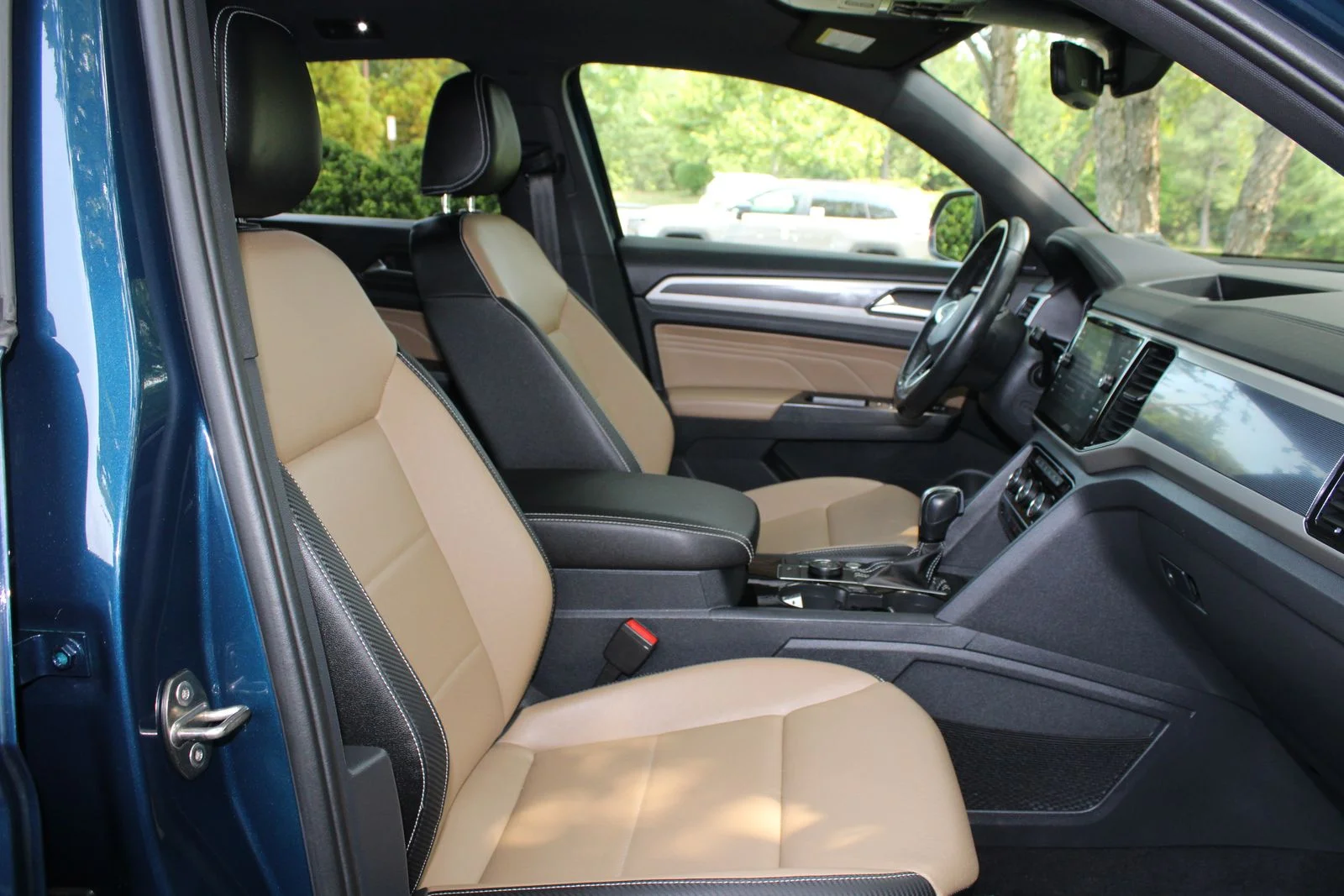 Used 2023 Blue Volkswagen 2.0T SEL R-Line Black image 29