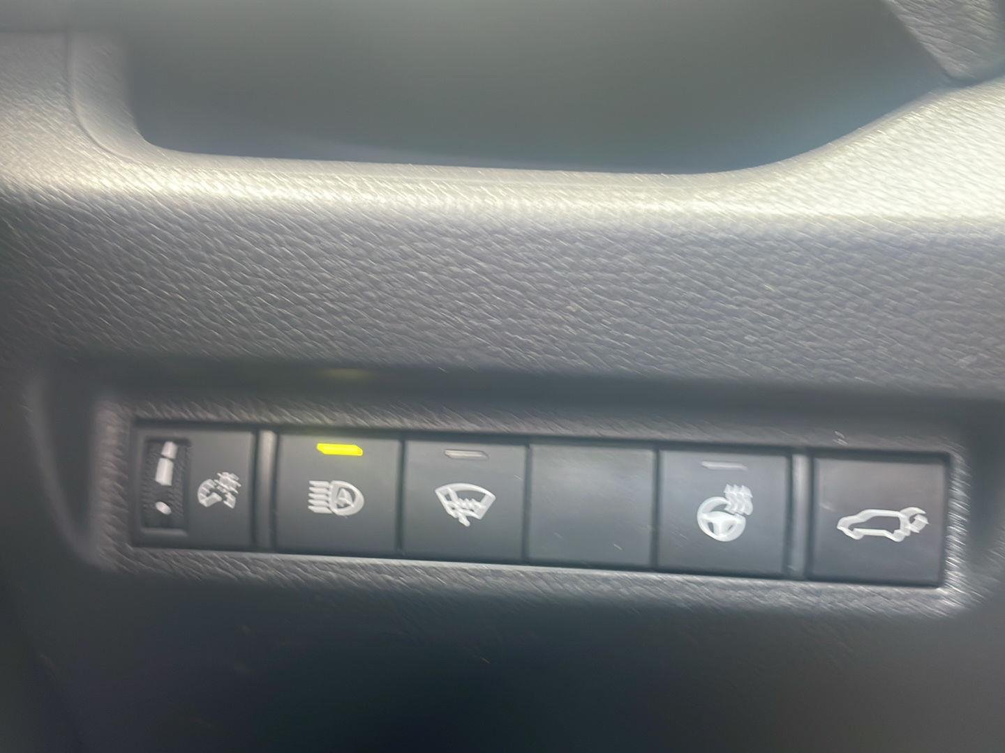 Used 2022 Silver Sky Metallic Toyota XLE image 7