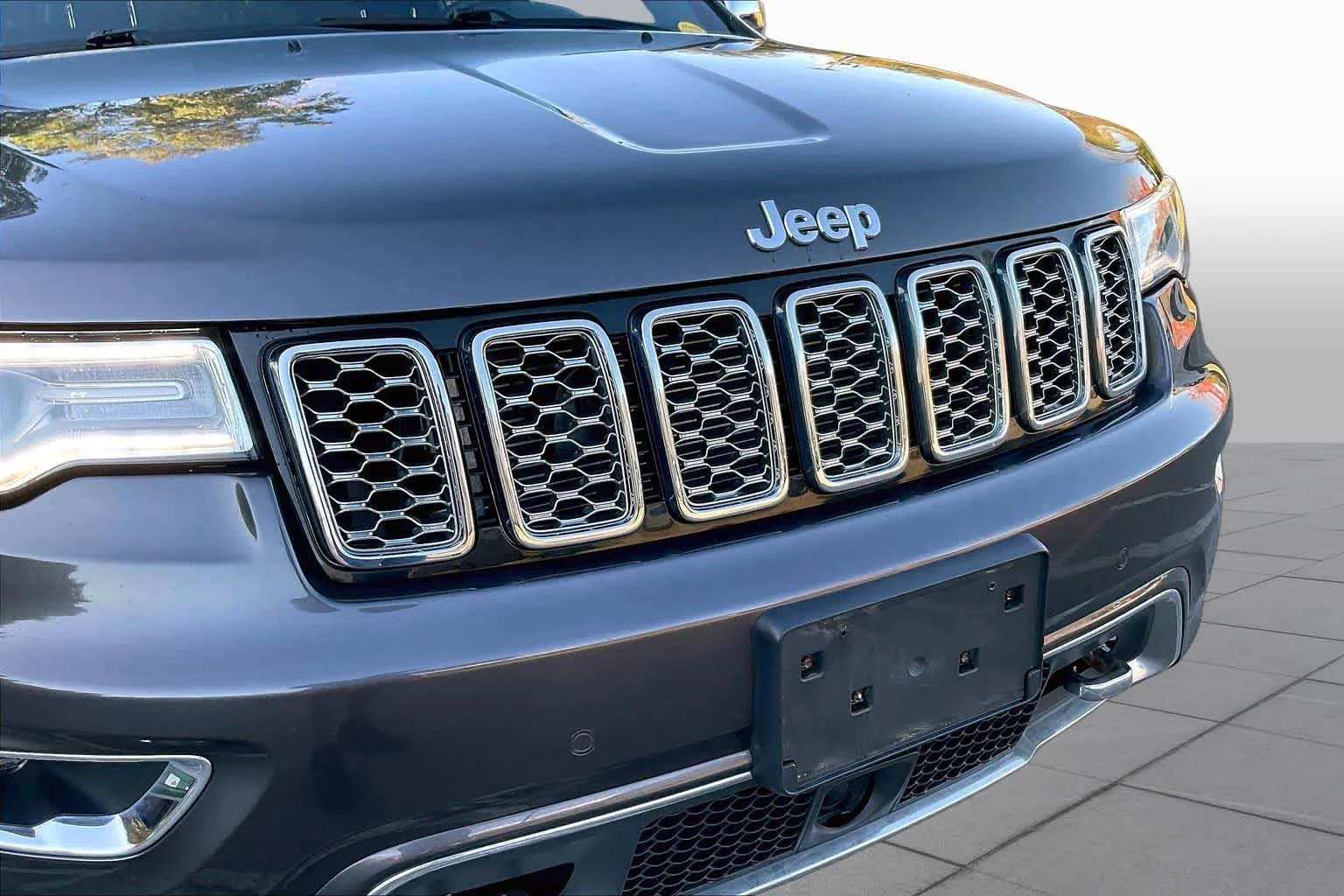 Used 2017 Granite Crystal Metallic Clearcoat Jeep Overland image 30