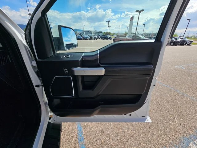 Used 2019  Ford Lariat image 22