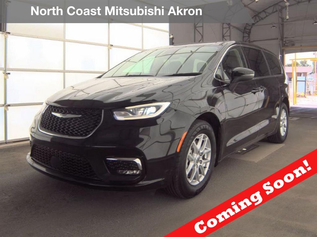 2023 Chrysler Pacifica Touring L's photo