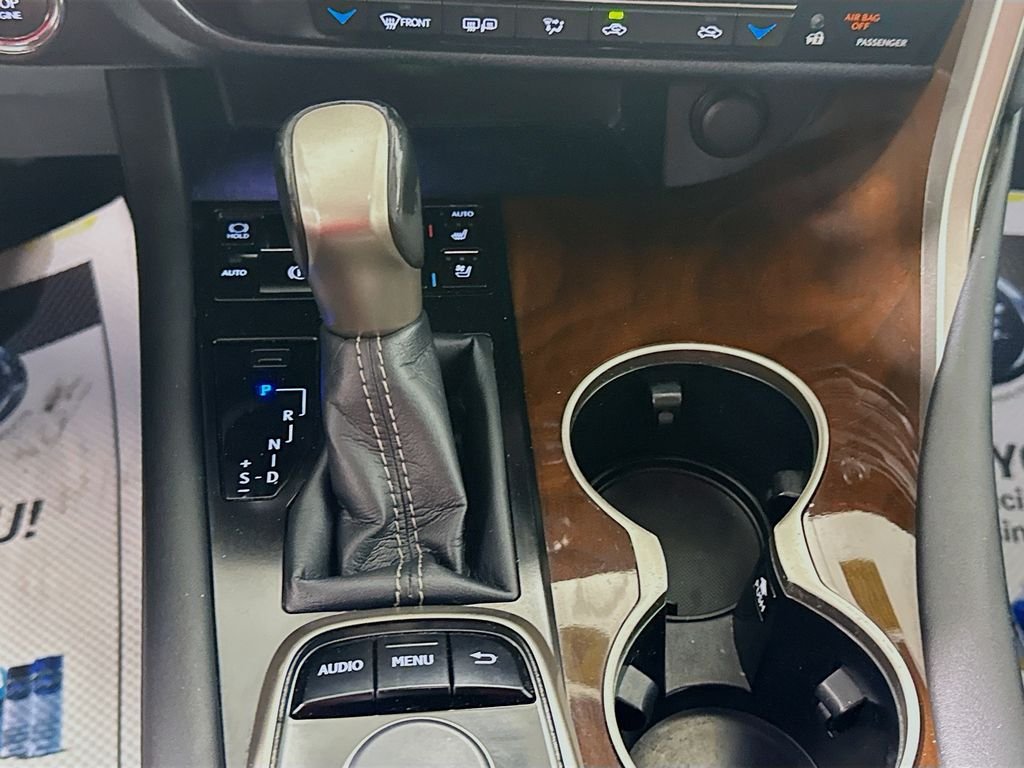 Used 2017 Eminent White Pearl Lexus Base image 17