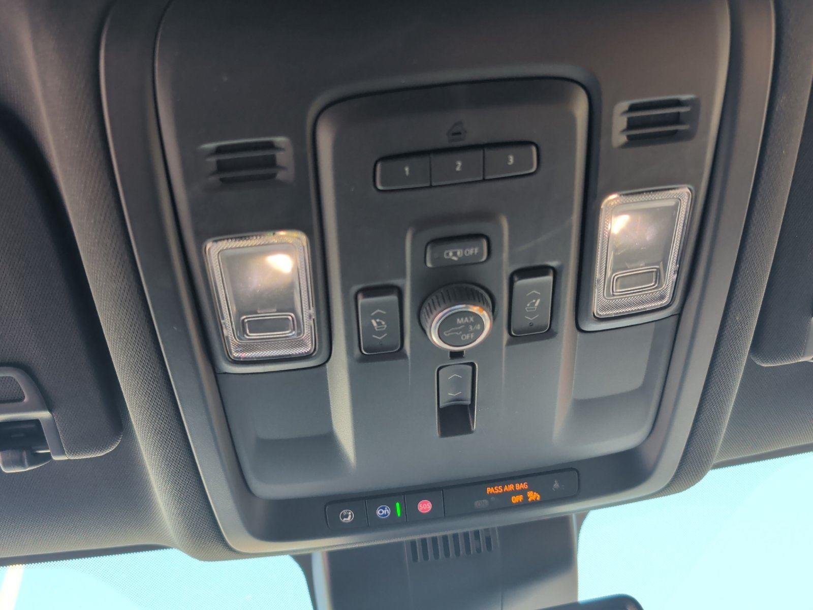 Used 2024 Summit White GMC AT4 image 30