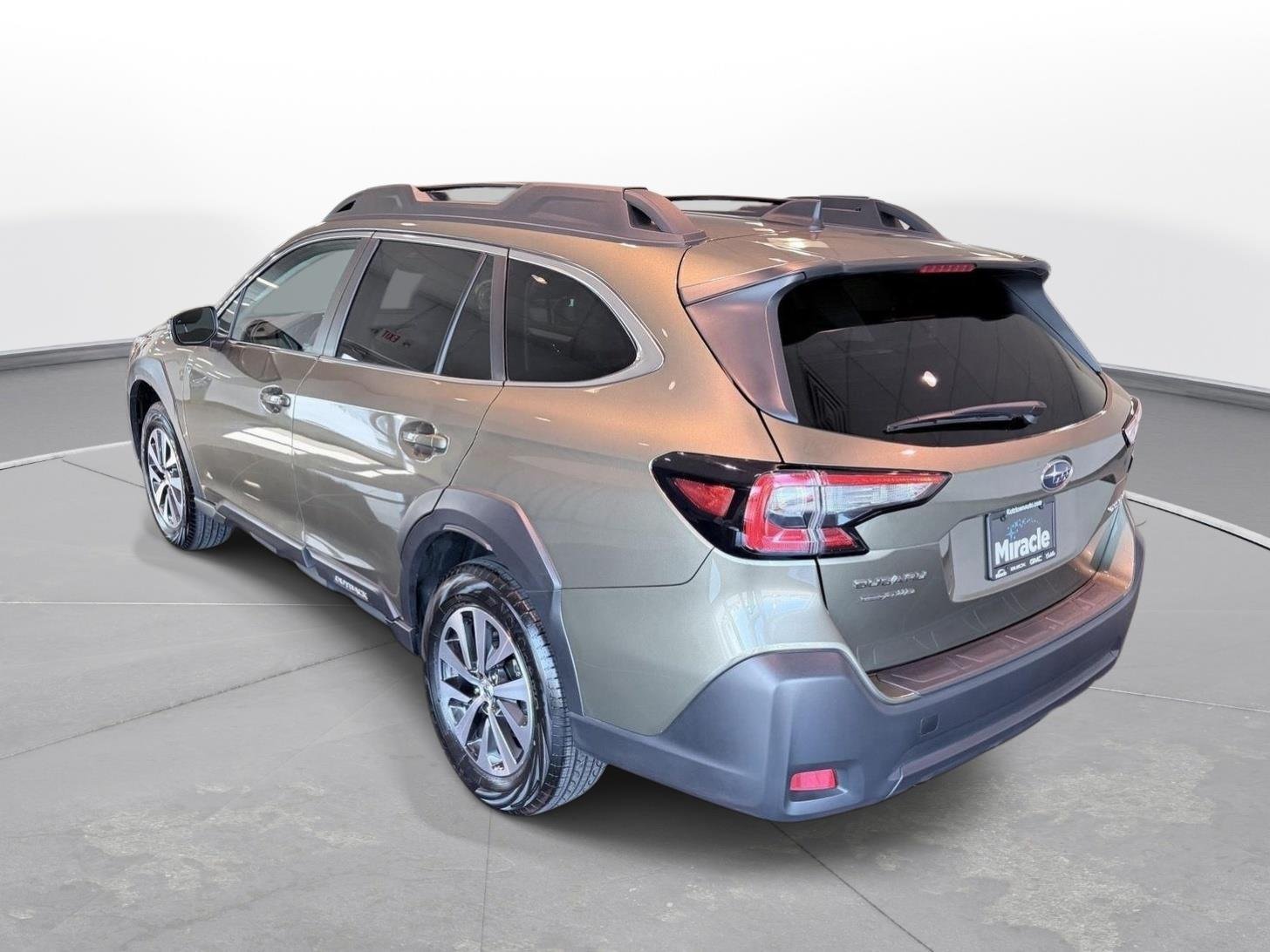 Used 2025 Autumn Green Metallic Subaru Premium image 4
