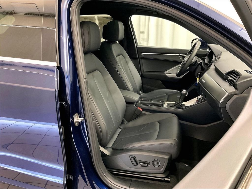 Used 2025 Navarra Blue Metallic Audi Premium image 11