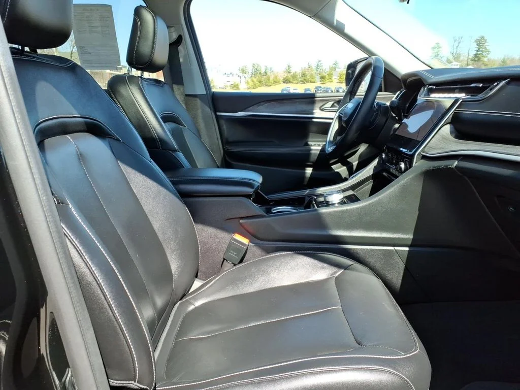 Used 2022 Black Jeep Limited image 5