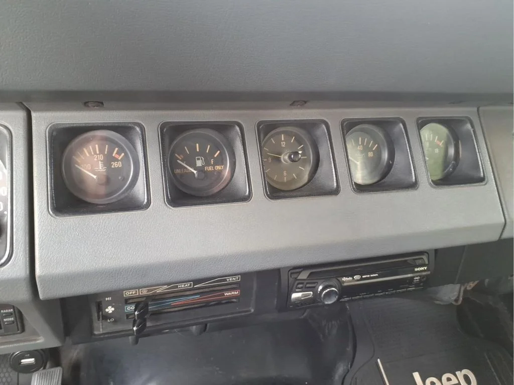 Used 1990 Black Jeep Base image 17
