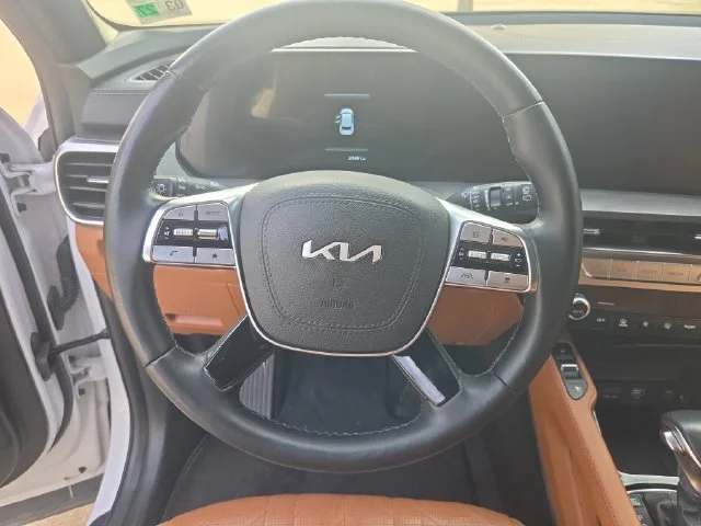 Used 2024 White Kia EX X-Line image 24