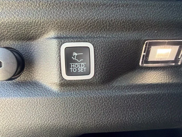 New 2027 White Jeep Laredo Altitude image 23