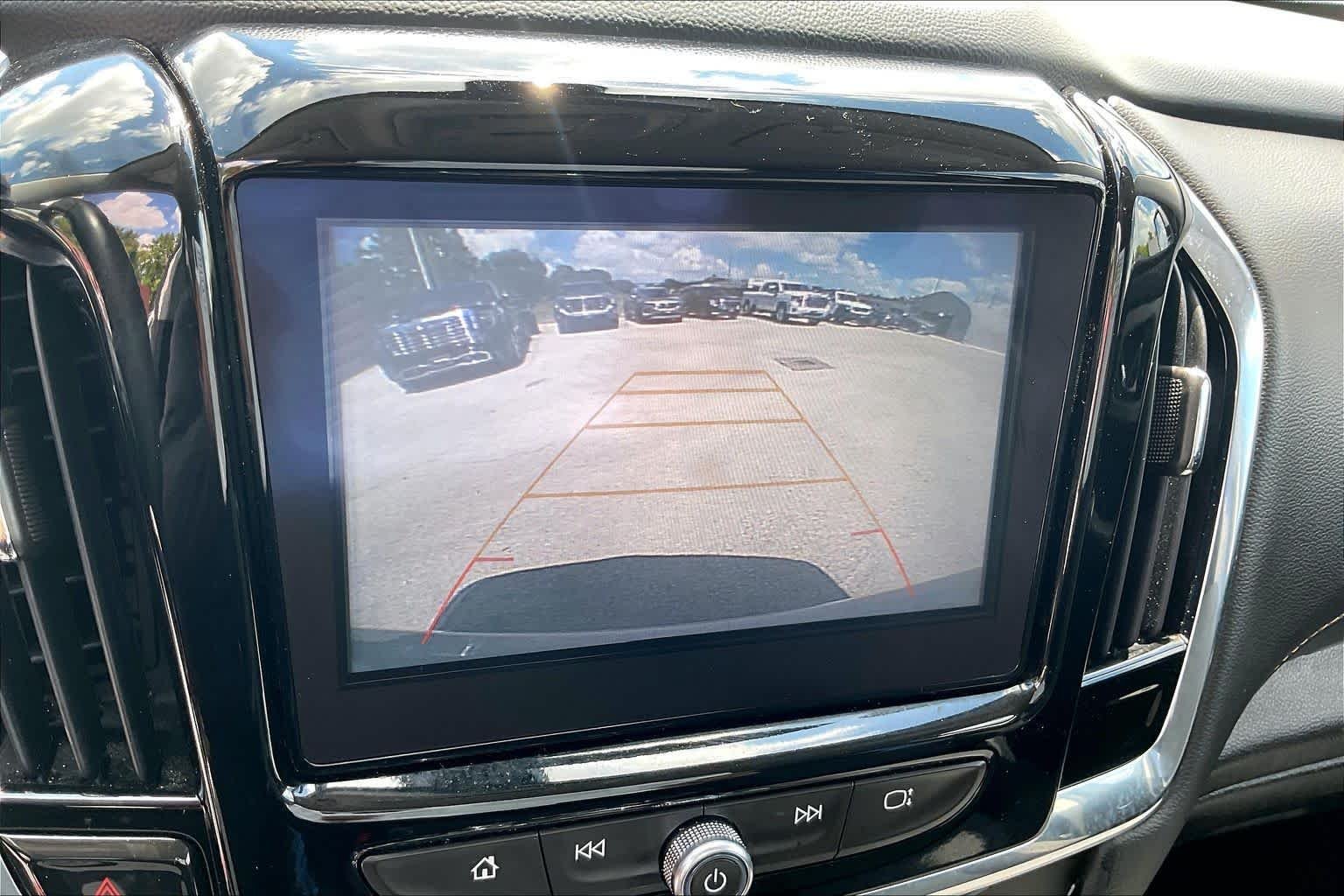 Used 2018 SILVER ICE METALLIC Chevrolet LT Cloth image 22