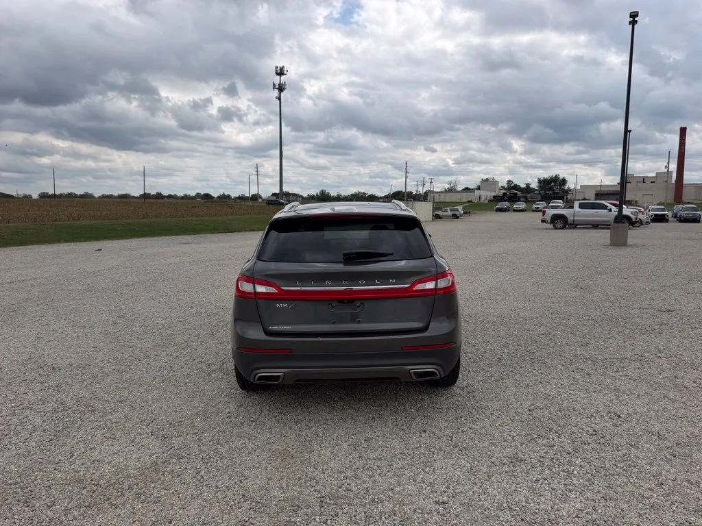 Used 2017 Gray Lincoln Select image 4