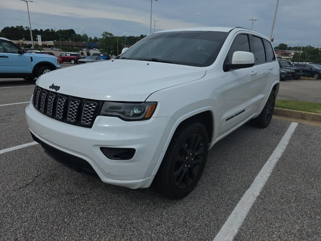 Used 2021 White Jeep Laredo X image 4