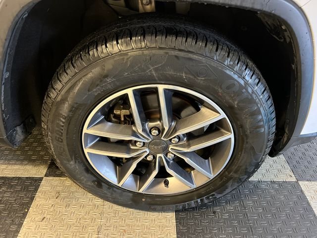 Used 2019 White Jeep Limited image 10