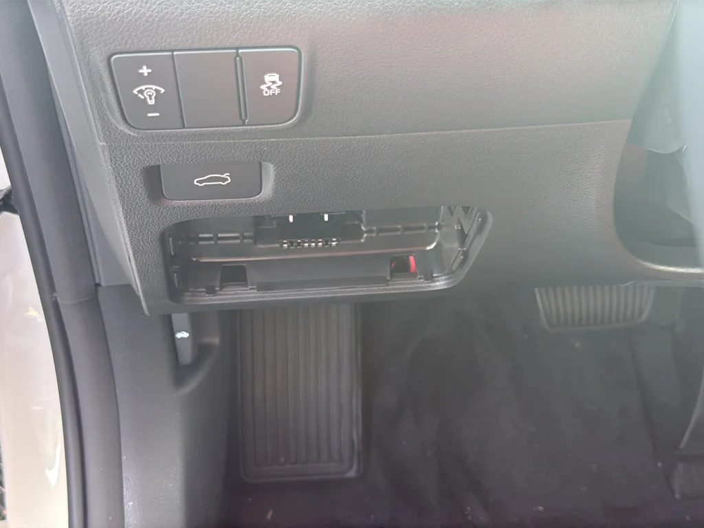 New 2026 Snow White Pearl Kia GT-Line image 28