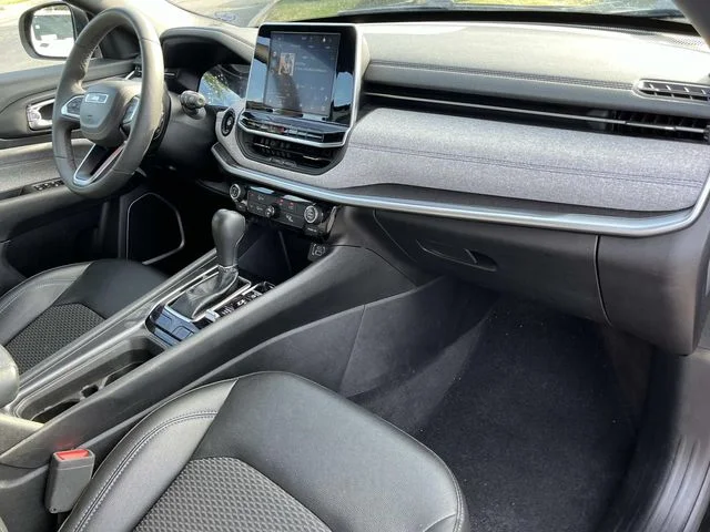 Used 2025 Black Jeep Latitude image 22