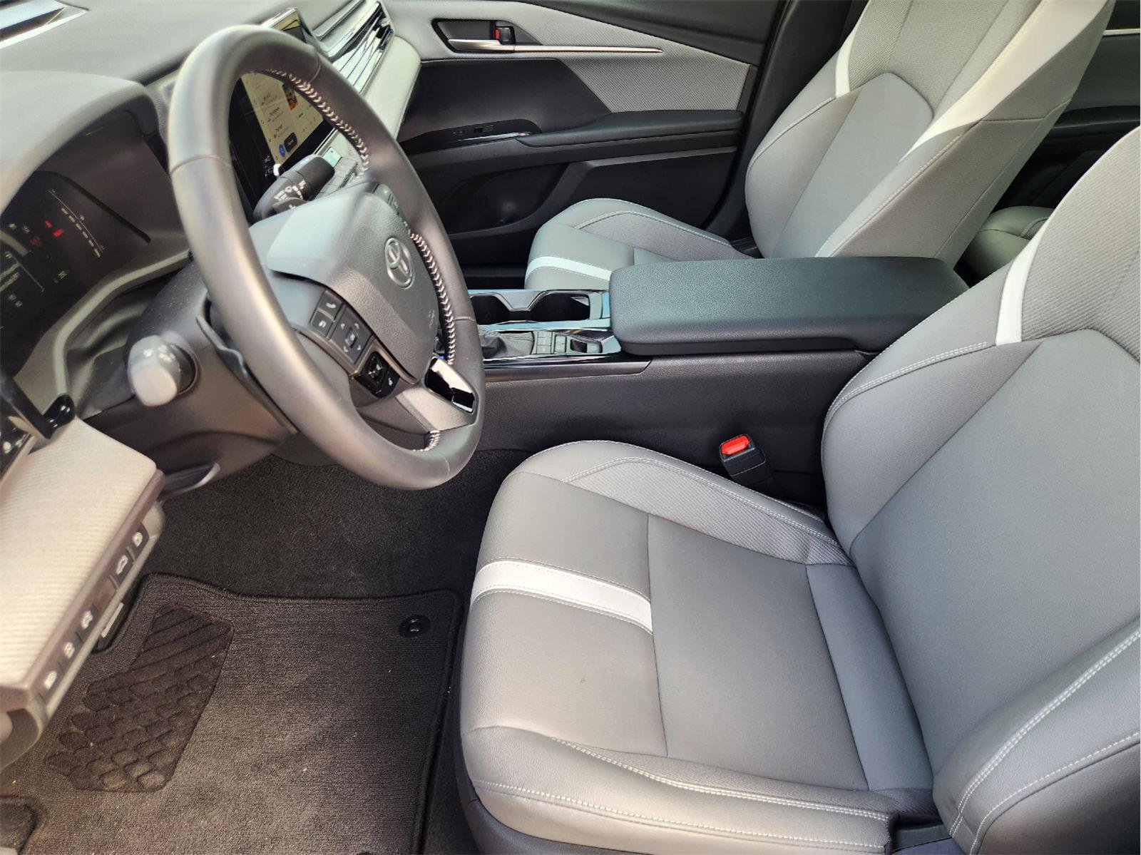 2025 Toyota Camry photo 13 of 33