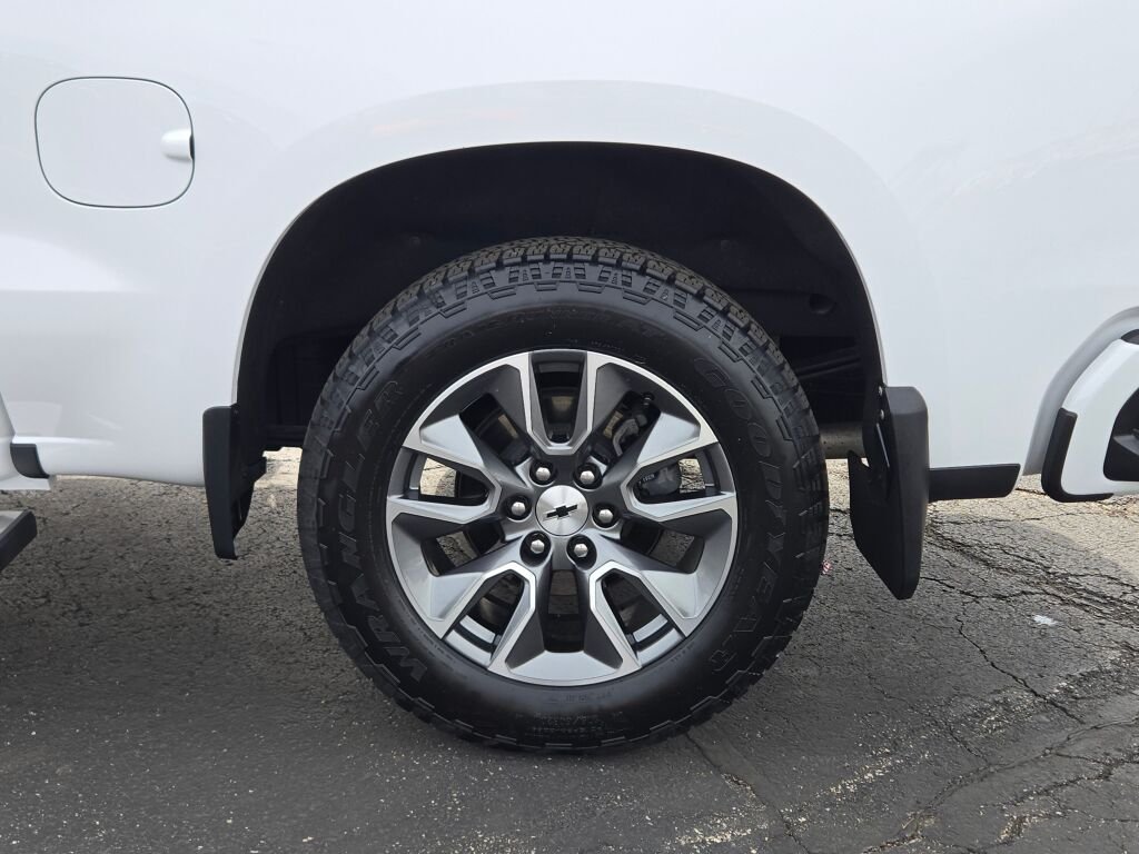 Used 2024 White Chevrolet RST image 16