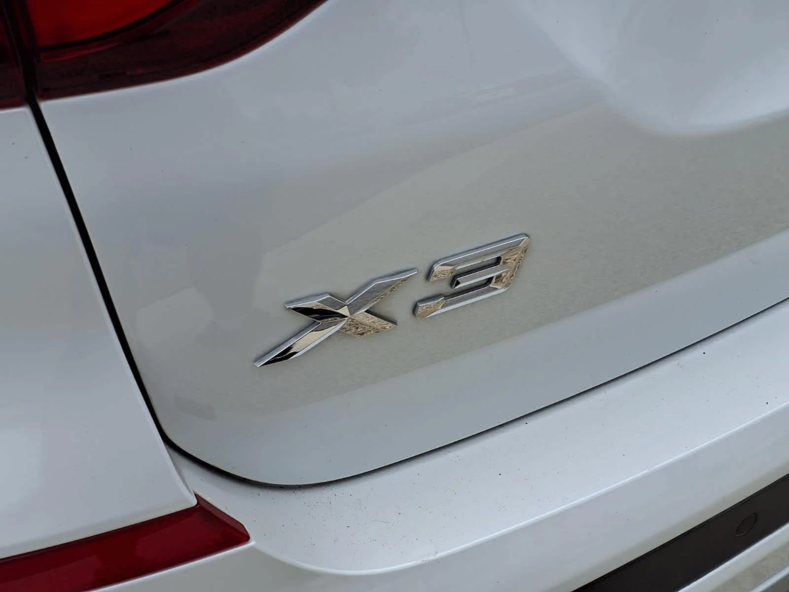 Used 2020 Mineral White Metallic BMW sDrive30i image 29
