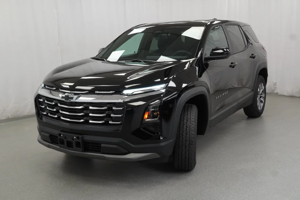 New 2027 Mosaic Black Metallic Chevrolet LT image 19