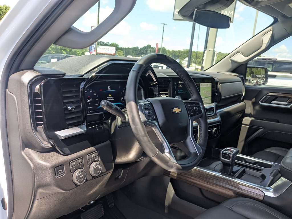 Used 2026 Summit White Chevrolet LT image 13